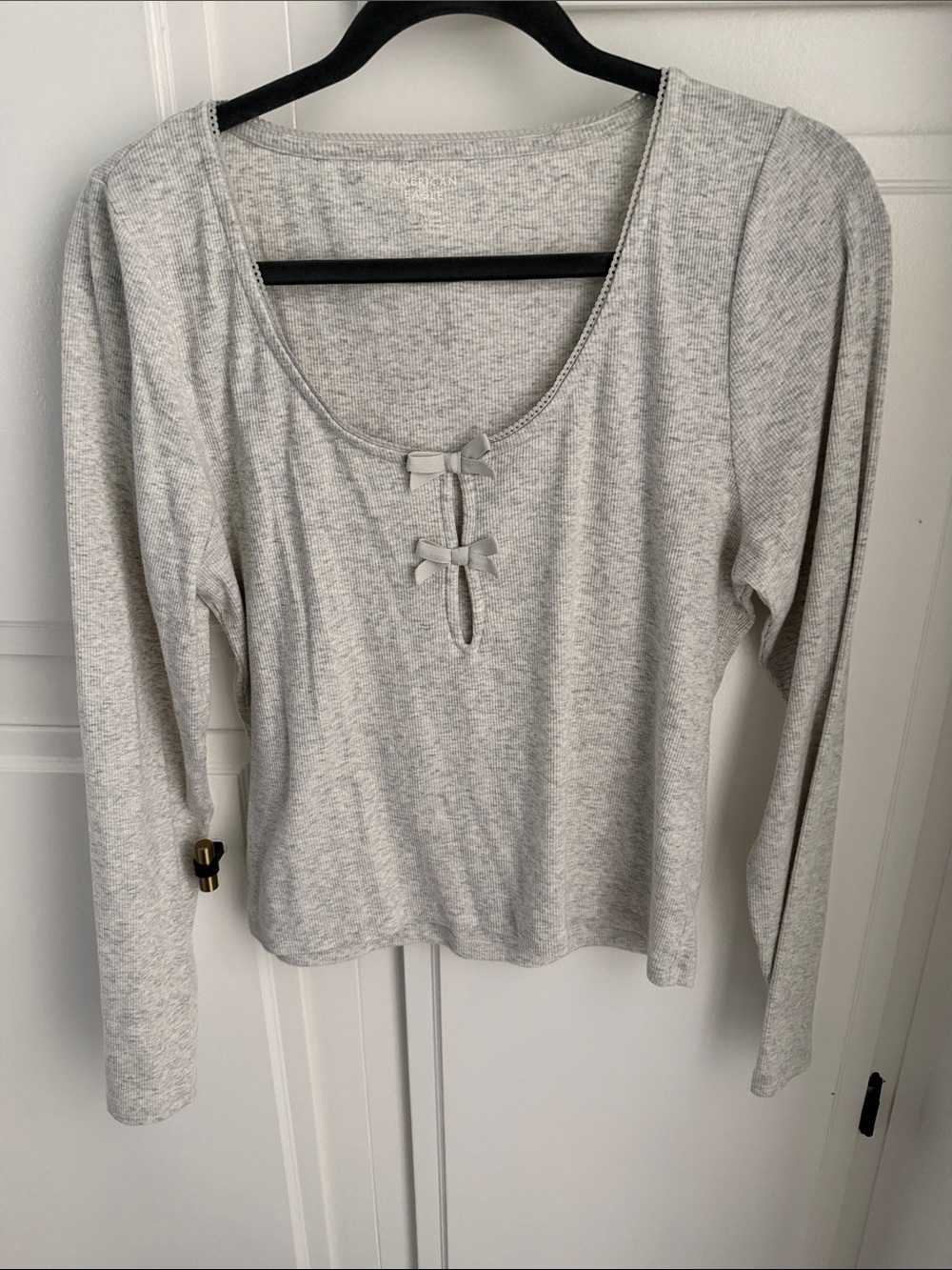 American Eagle Outfitters Light Gray Long Sleeve Bow-Accent Scoop Top